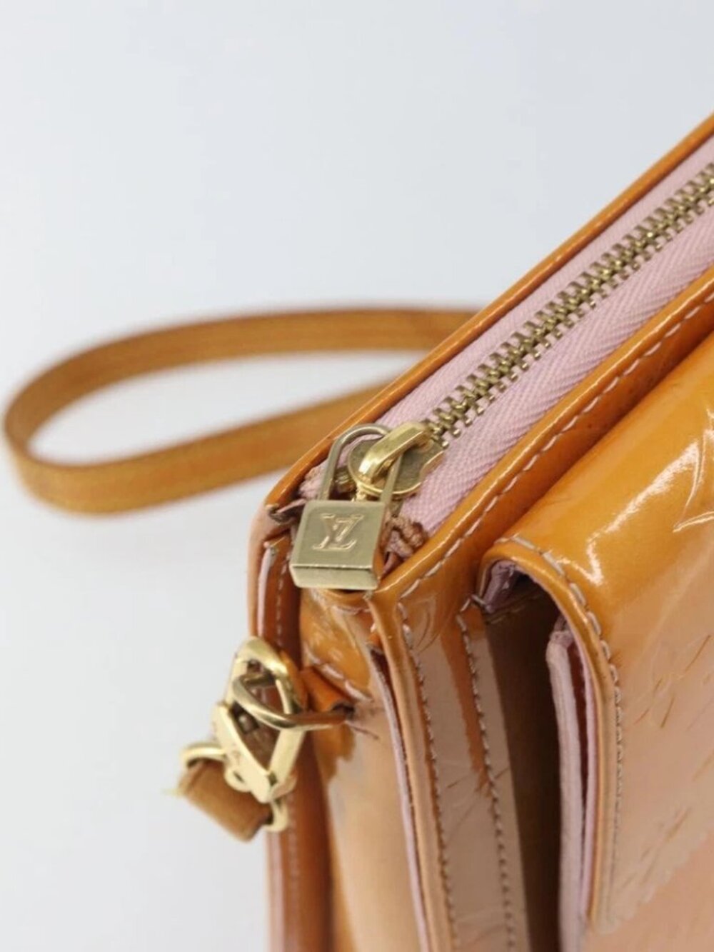 LOUIS VUITTON Monogram Vernis Motto Pouch Marshmallow Pink M91312 - Picture 10 of 15